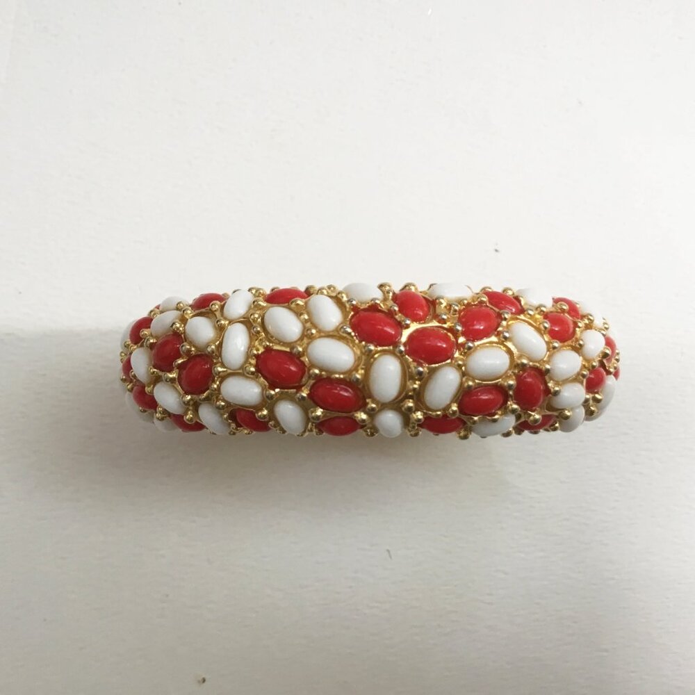 Kenneth Jay Lane KJL Red & White Plastic Cabochon Gold Tone Hinged Bracelet - Picture 10 of 15